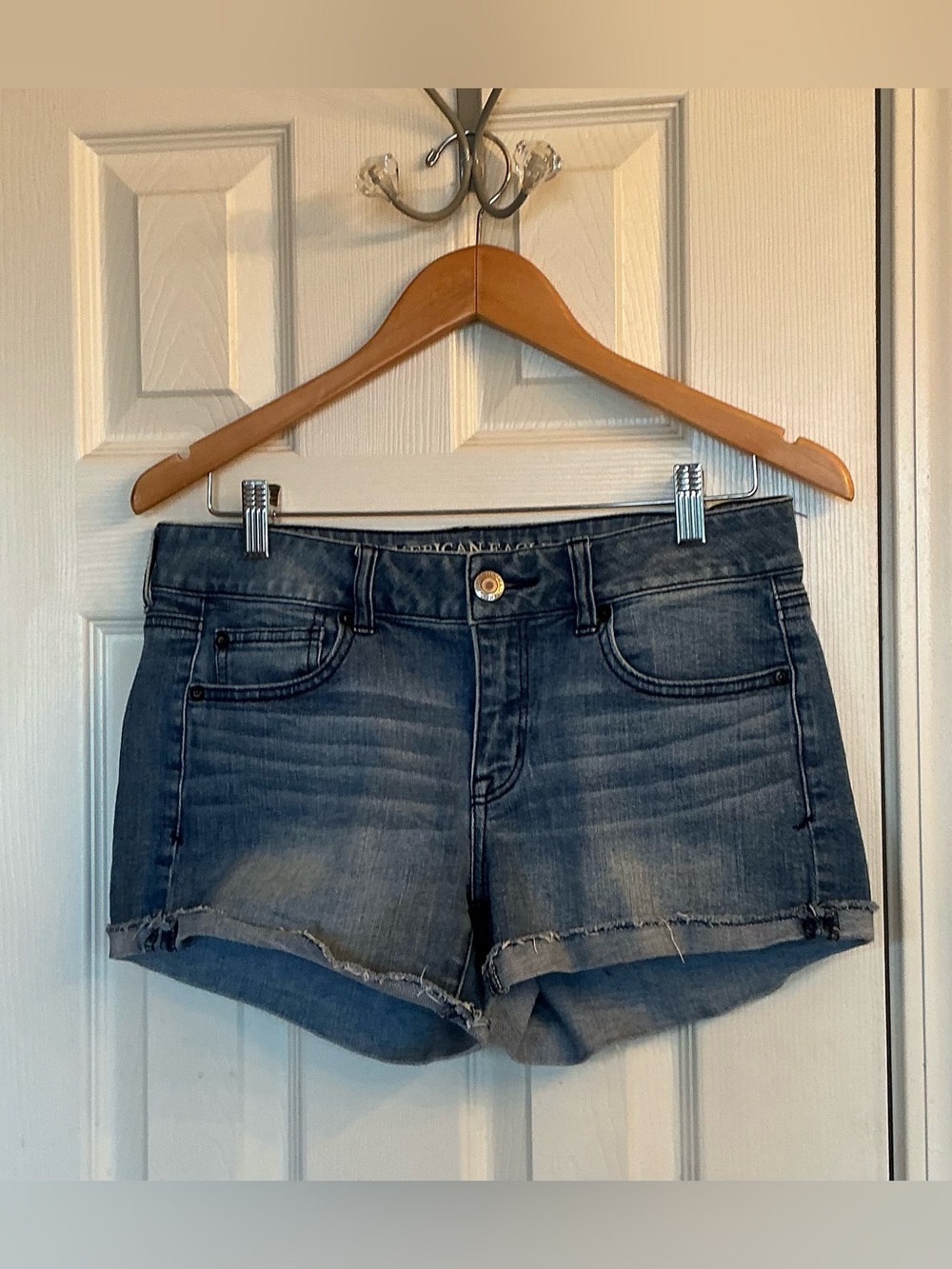 American Eagle Outfitters shortie stretch cuffed cut off shorts size 10 EUC - Picture 2 of 16